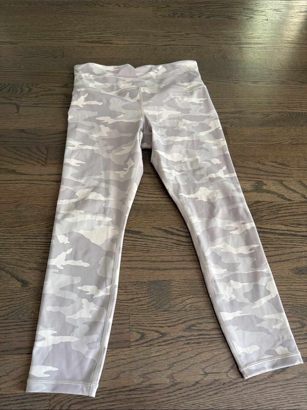 Athleta Womens’s 7/8 “Elation” Light Gray Camo Leggings